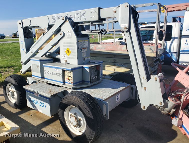 image for item GU9973 1998 Sky Jack SJKB-331  boom lift