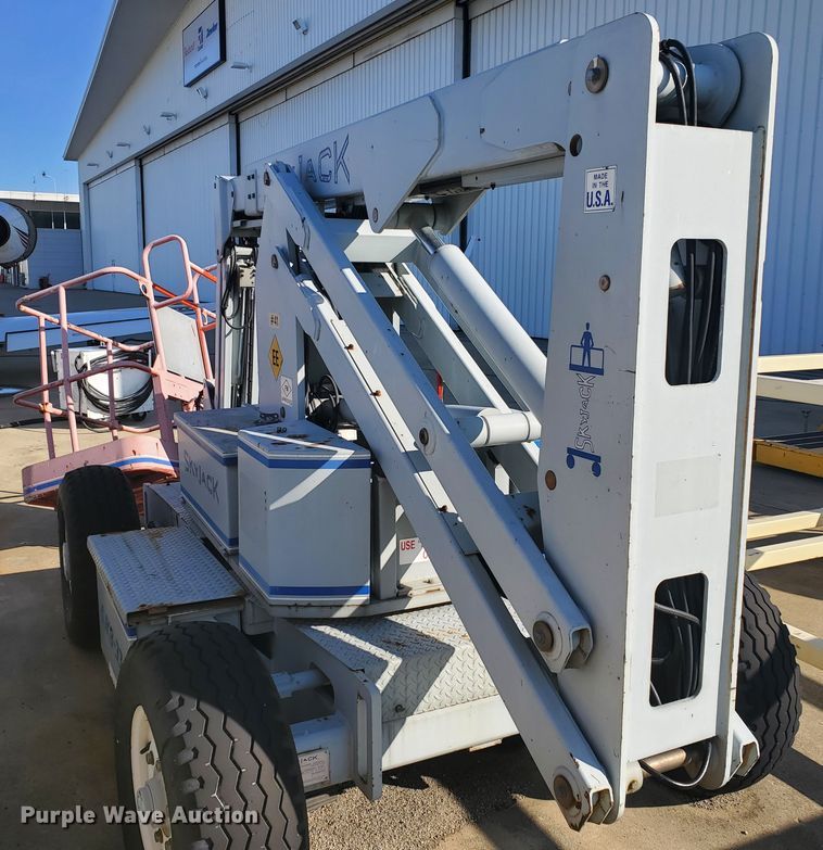 image for item GU9973 1998 Sky Jack SJKB-331  boom lift