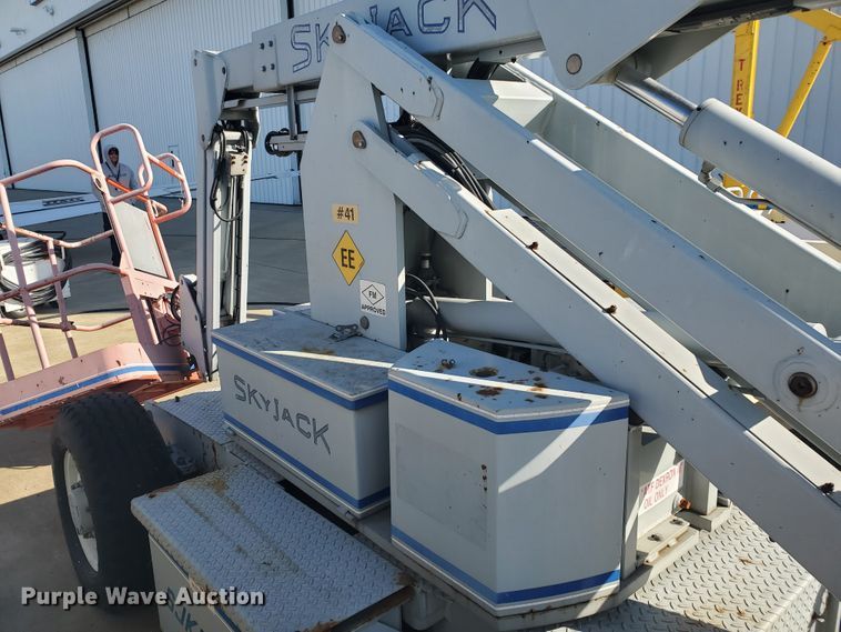 image for item GU9973 1998 Sky Jack SJKB-331  boom lift