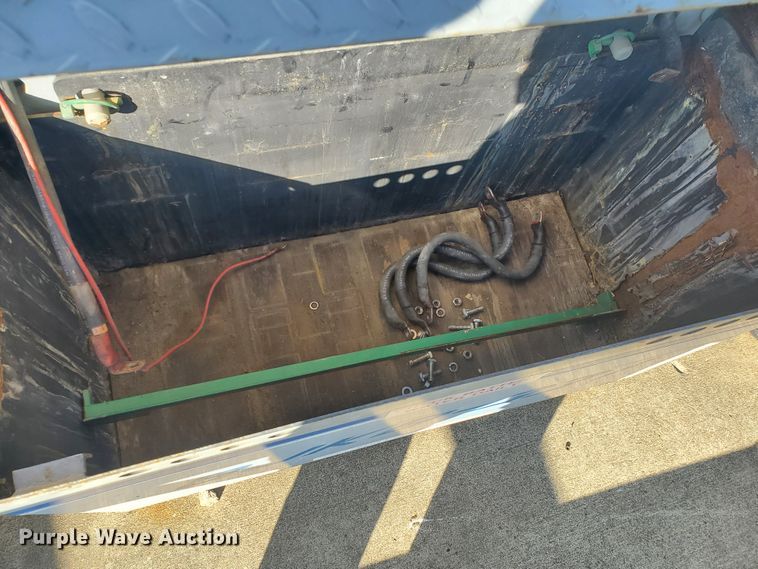 image for item GU9973 1998 Sky Jack SJKB-331  boom lift