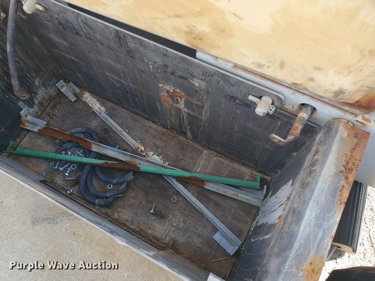 image for item GU9973 1998 Sky Jack SJKB-331  boom lift