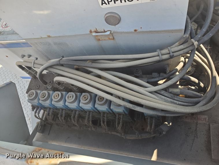 image for item GU9973 1998 Sky Jack SJKB-331  boom lift