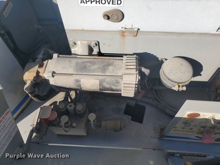 image for item GU9973 1998 Sky Jack SJKB-331  boom lift