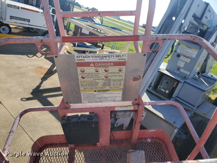 image for item GU9973 1998 Sky Jack SJKB-331  boom lift