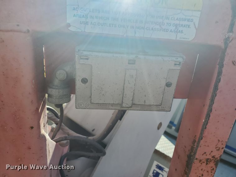 image for item GU9973 1998 Sky Jack SJKB-331  boom lift