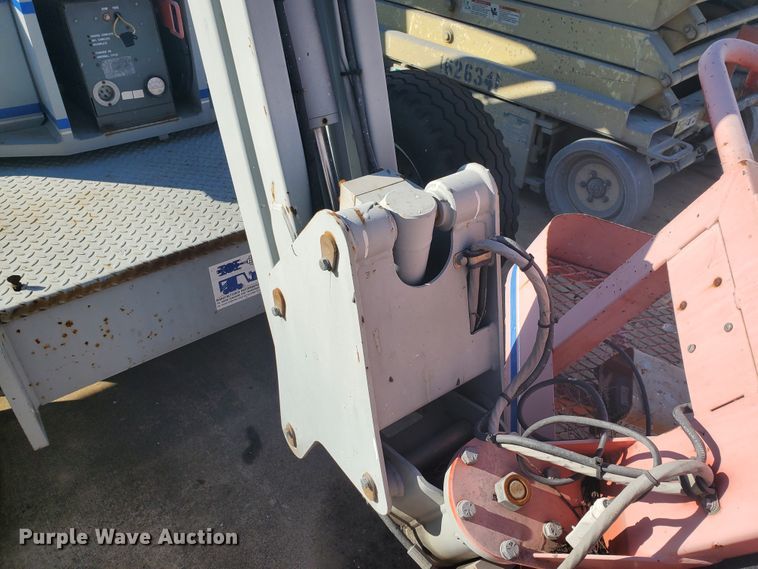 image for item GU9973 1998 Sky Jack SJKB-331  boom lift