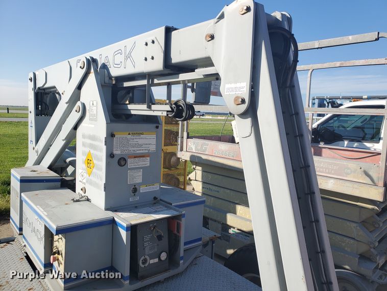 image for item GU9973 1998 Sky Jack SJKB-331  boom lift