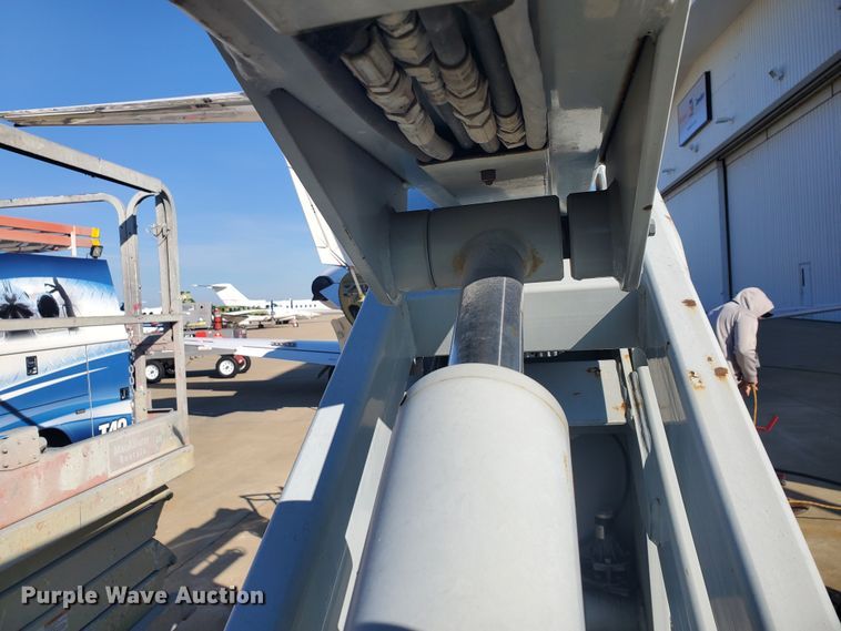 image for item GU9973 1998 Sky Jack SJKB-331  boom lift