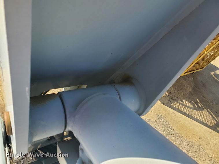 image for item GU9973 1998 Sky Jack SJKB-331  boom lift