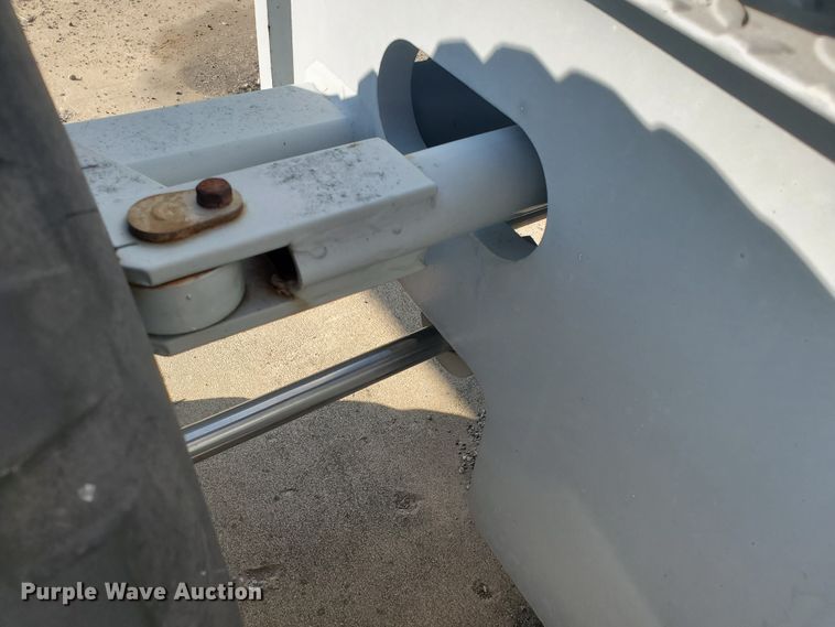 image for item GU9973 1998 Sky Jack SJKB-331  boom lift