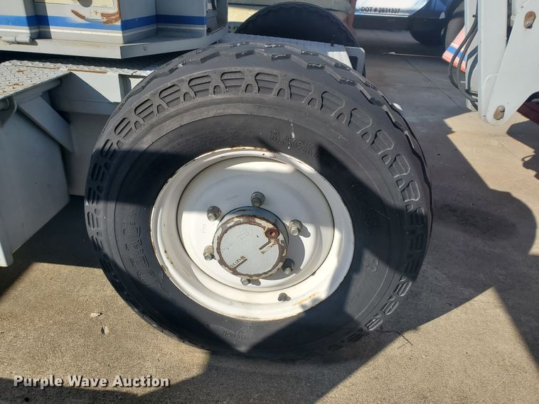 image for item GU9973 1998 Sky Jack SJKB-331  boom lift