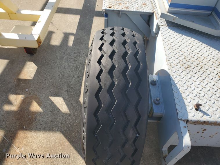 image for item GU9973 1998 Sky Jack SJKB-331  boom lift