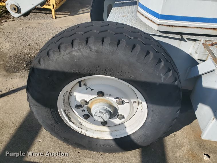 image for item GU9973 1998 Sky Jack SJKB-331  boom lift