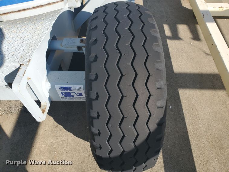 image for item GU9973 1998 Sky Jack SJKB-331  boom lift