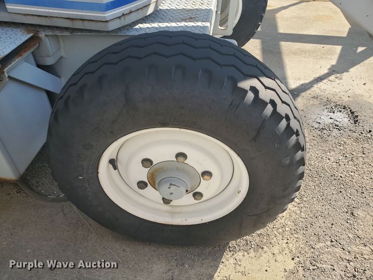 image for item GU9973 1998 Sky Jack SJKB-331  boom lift