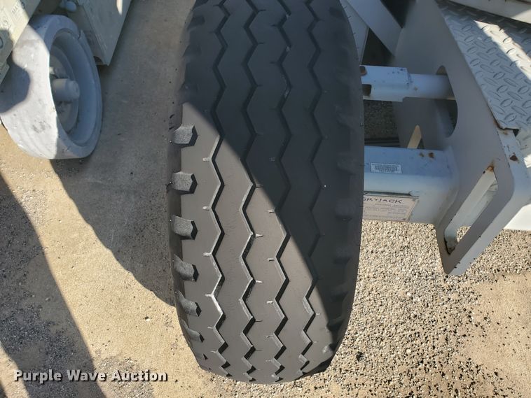 image for item GU9973 1998 Sky Jack SJKB-331  boom lift