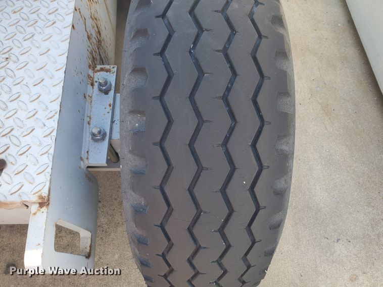 image for item GU9973 1998 Sky Jack SJKB-331  boom lift