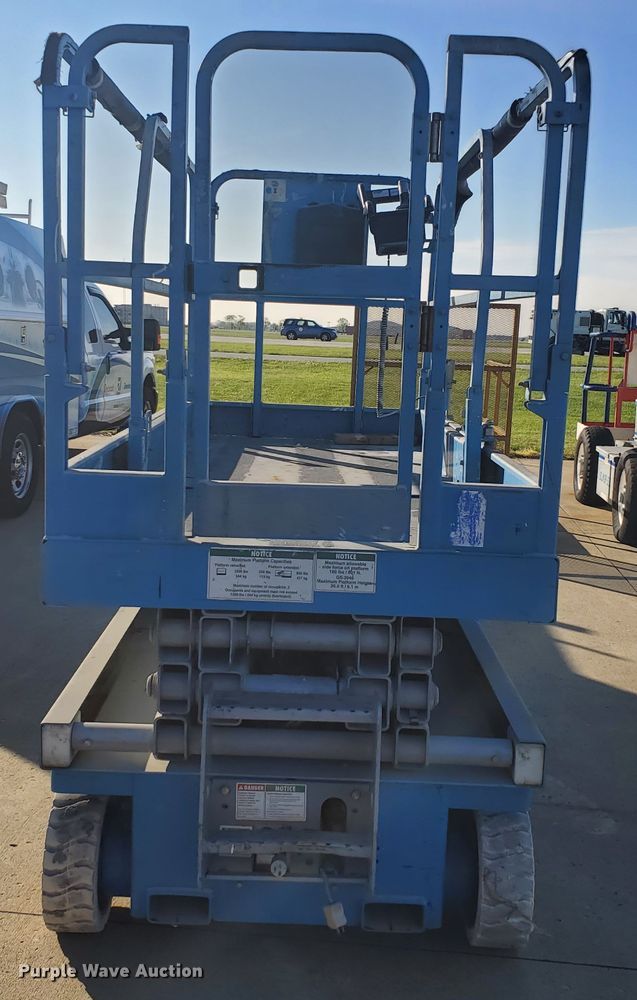 image for item GU9974 2003 Genie GS-2046  scissor lift