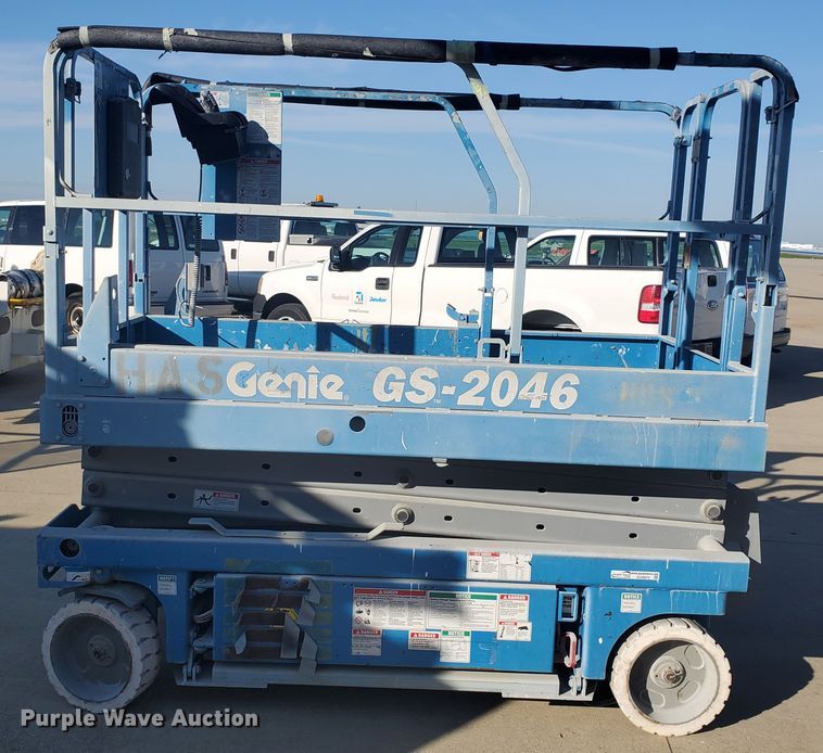 image for item GU9974 2003 Genie GS-2046  scissor lift