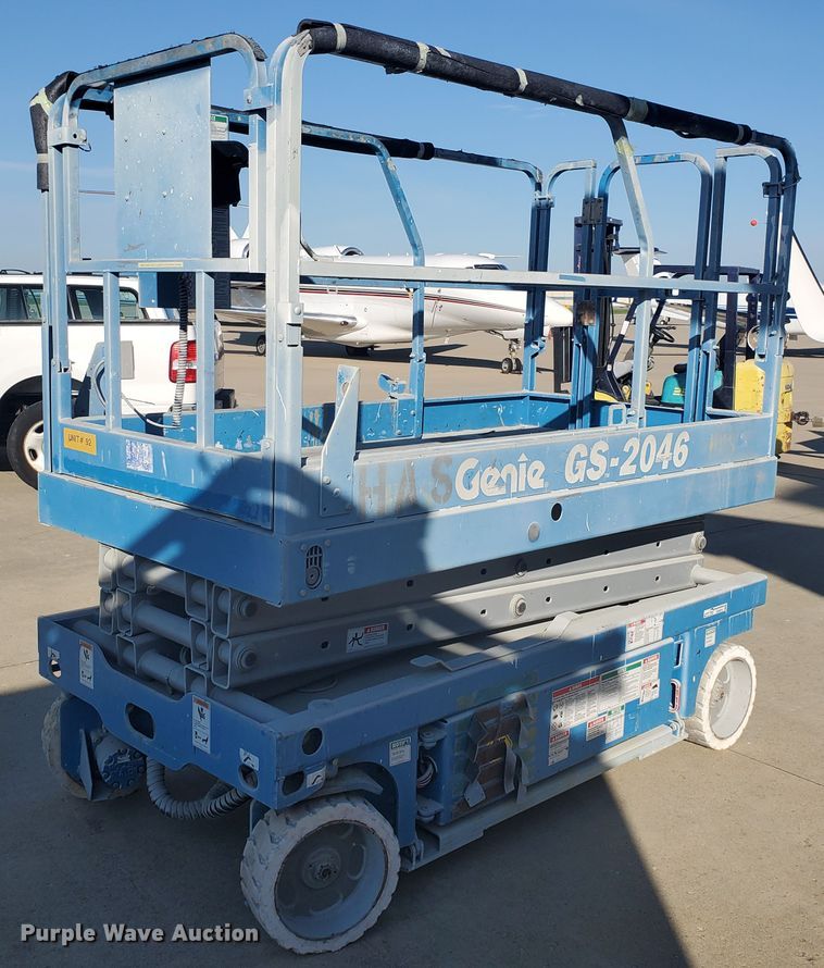 image for item GU9974 2003 Genie GS-2046  scissor lift