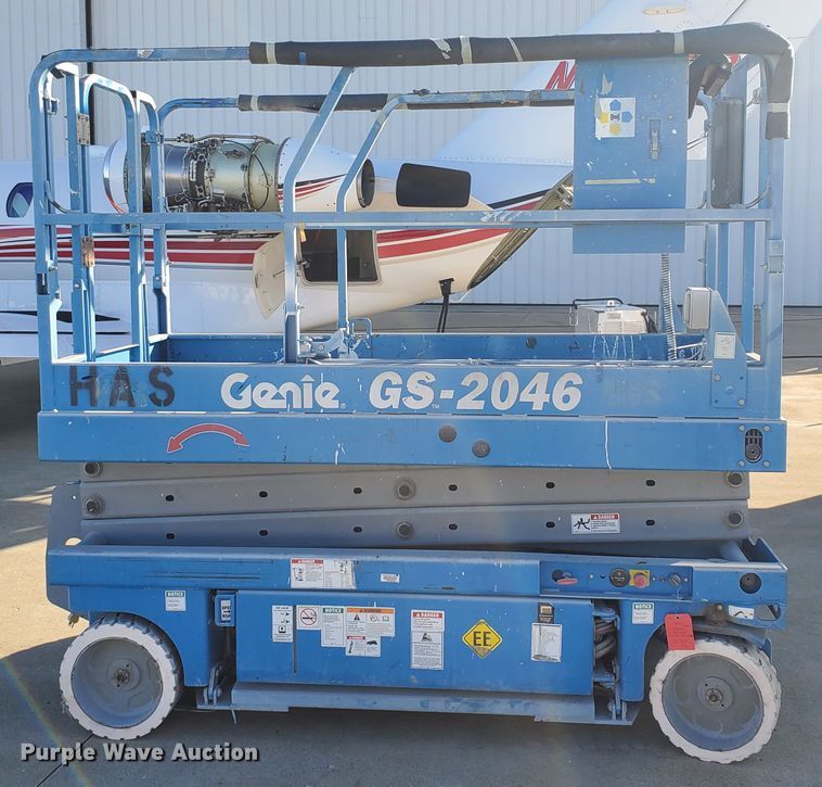 image for item GU9974 2003 Genie GS-2046  scissor lift