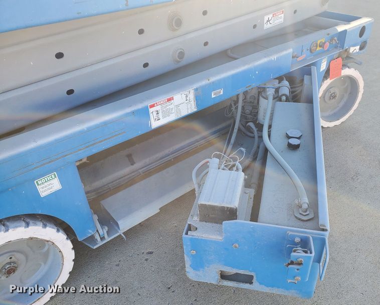 image for item GU9974 2003 Genie GS-2046  scissor lift