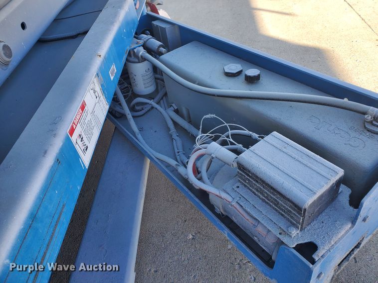 image for item GU9974 2003 Genie GS-2046  scissor lift