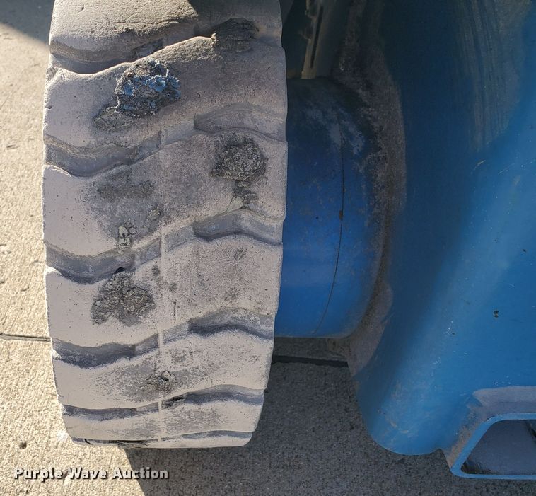 image for item GU9974 2003 Genie GS-2046  scissor lift