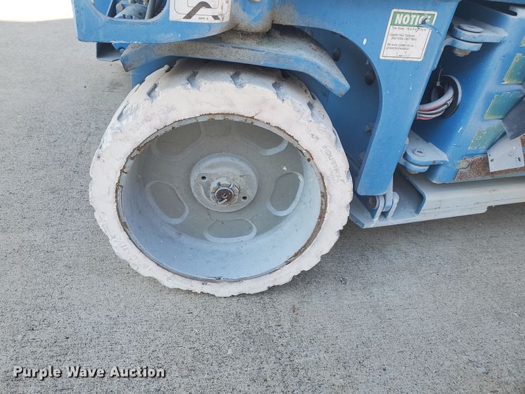 image for item GU9974 2003 Genie GS-2046  scissor lift