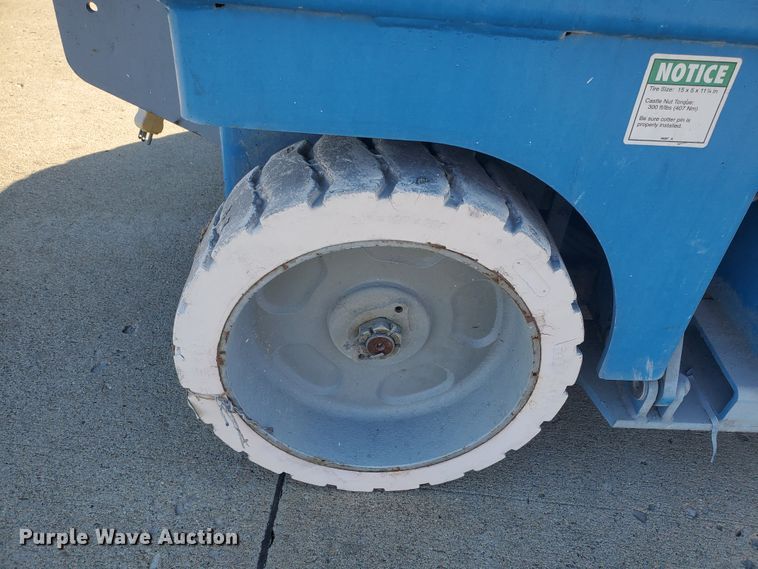 image for item GU9974 2003 Genie GS-2046  scissor lift