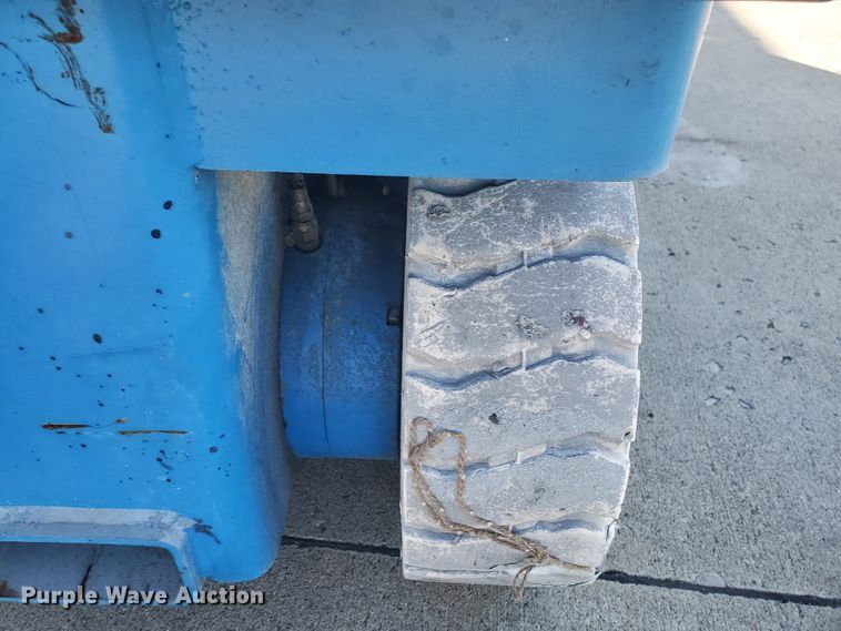 image for item GU9974 2003 Genie GS-2046  scissor lift