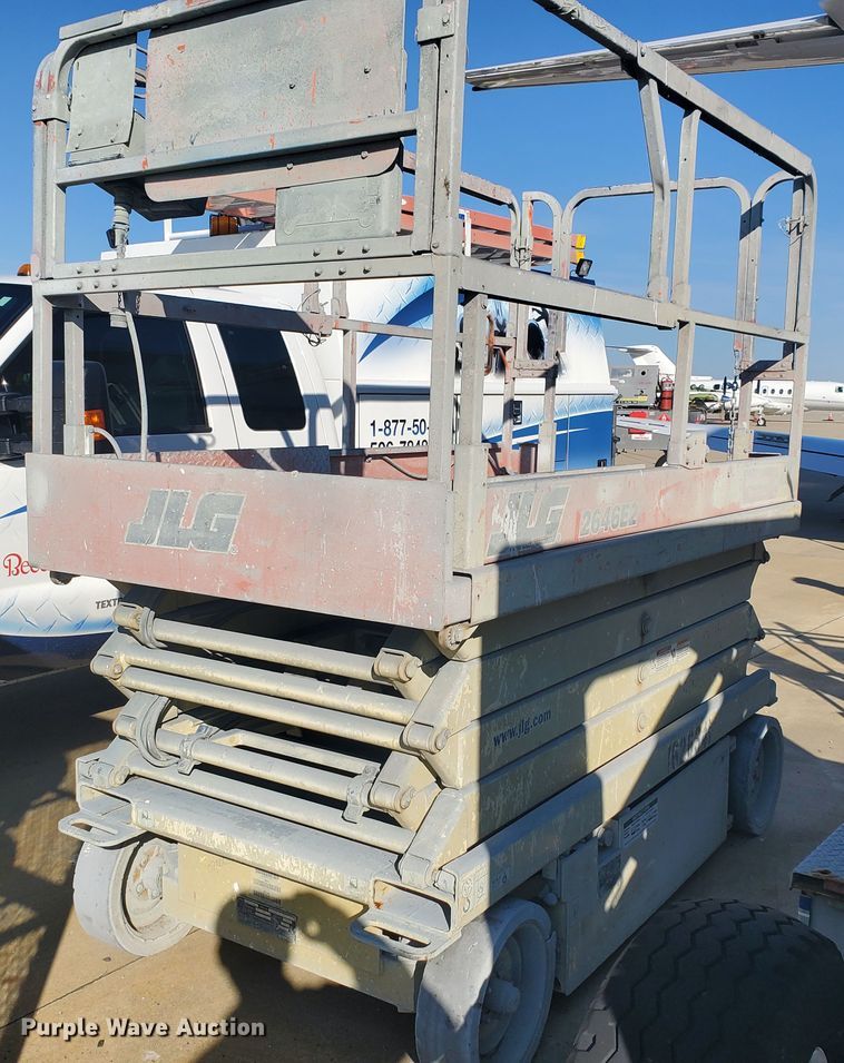 image for item GU9975 1999 JLG 2646E2  scissor lift