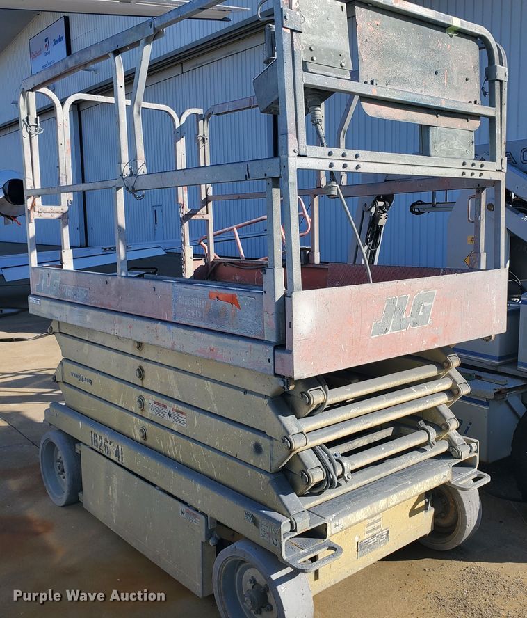 image for item GU9975 1999 JLG 2646E2  scissor lift