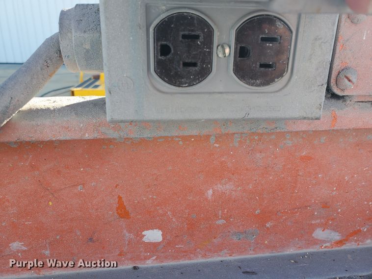 image for item GU9975 1999 JLG 2646E2  scissor lift