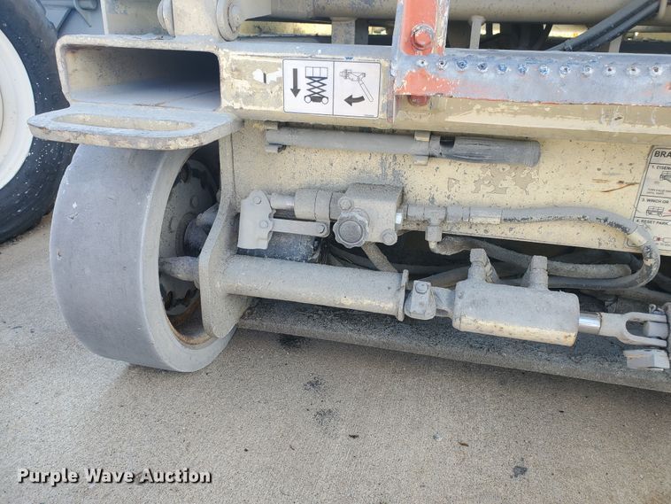 image for item GU9975 1999 JLG 2646E2  scissor lift