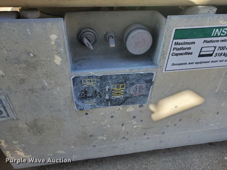 image for item GU9975 1999 JLG 2646E2  scissor lift