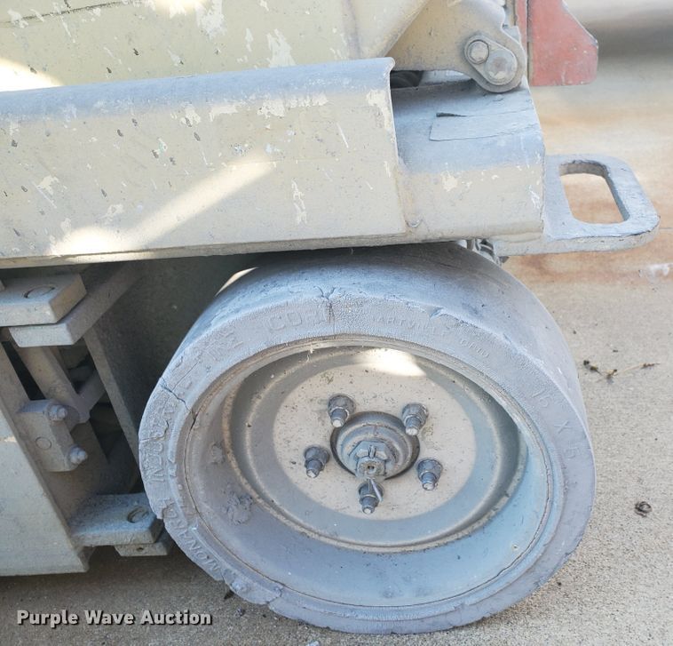 image for item GU9975 1999 JLG 2646E2  scissor lift