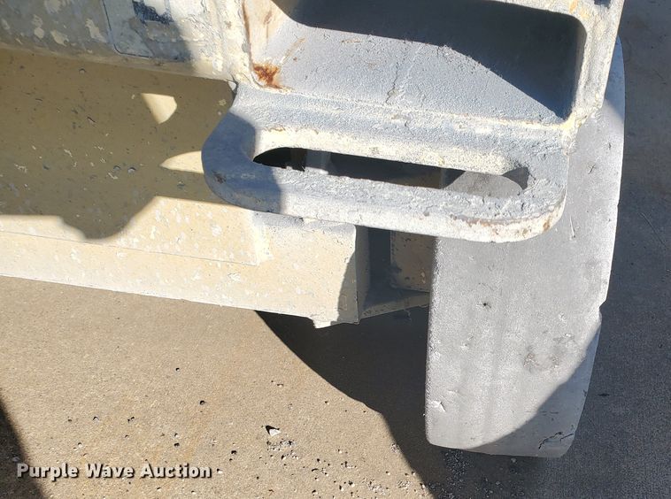 image for item GU9975 1999 JLG 2646E2  scissor lift