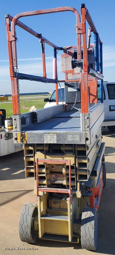 image for item GU9976 2007 JLG 2630ES  scissor lift