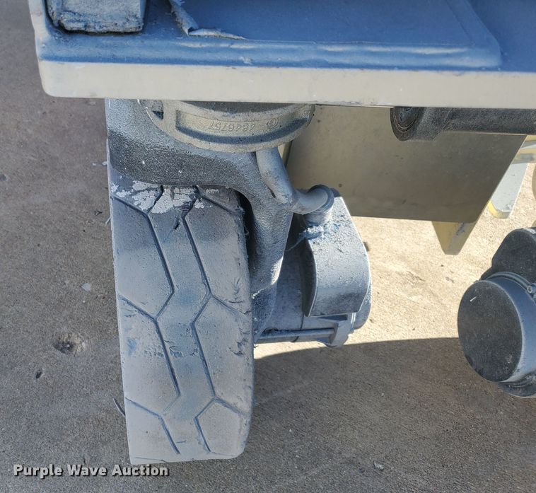 image for item GU9976 2007 JLG 2630ES  scissor lift