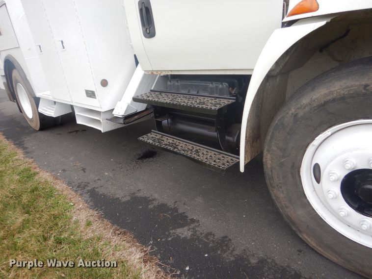 image for item GW9784 2008 International 4300 bucket truck