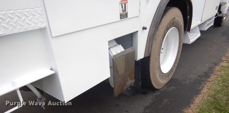 image for item GW9784 2008 International 4300 bucket truck