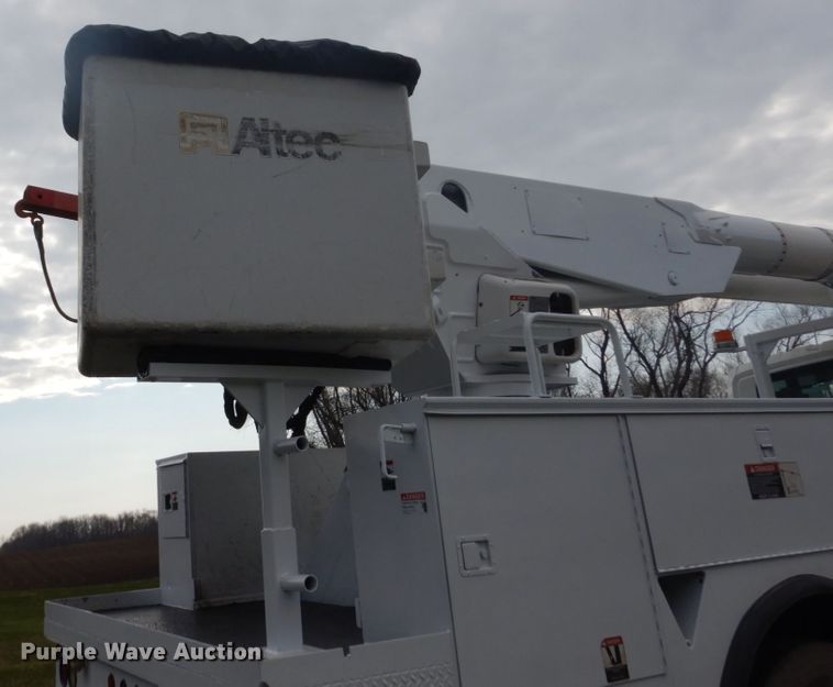 image for item GW9784 2008 International 4300 bucket truck