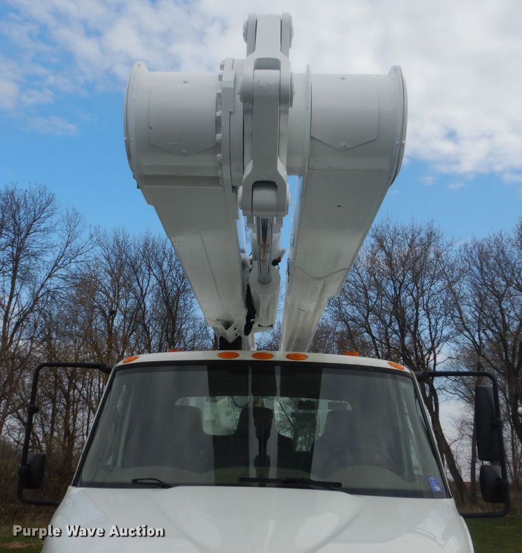 image for item GW9784 2008 International 4300 bucket truck