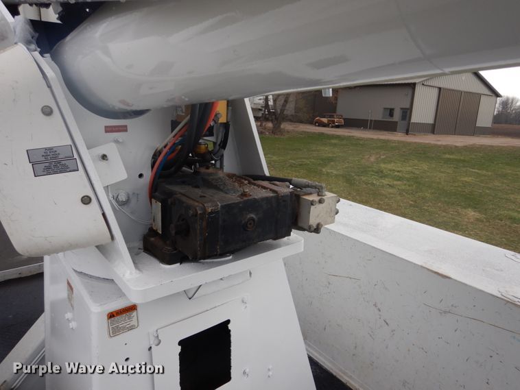 image for item GW9784 2008 International 4300 bucket truck