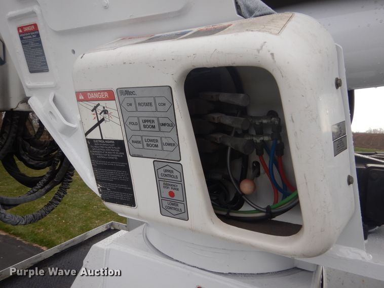 image for item GW9784 2008 International 4300 bucket truck