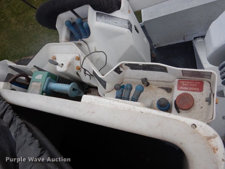 image for item GW9784 2008 International 4300 bucket truck