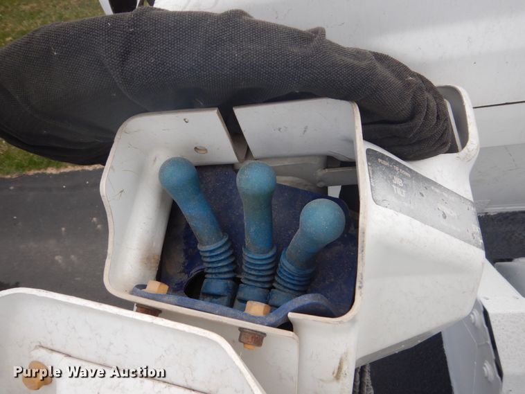 image for item GW9784 2008 International 4300 bucket truck