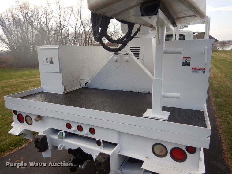 image for item GW9784 2008 International 4300 bucket truck