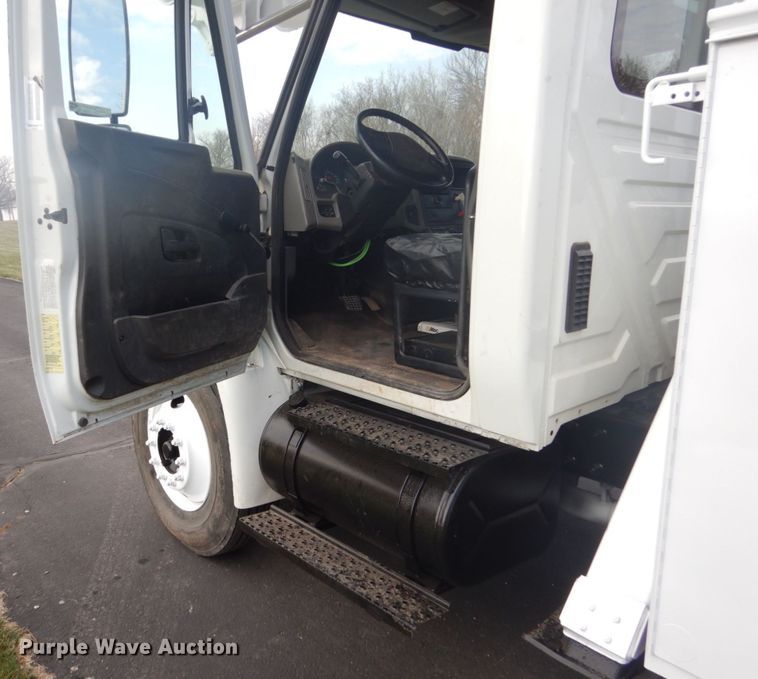 image for item GW9784 2008 International 4300 bucket truck